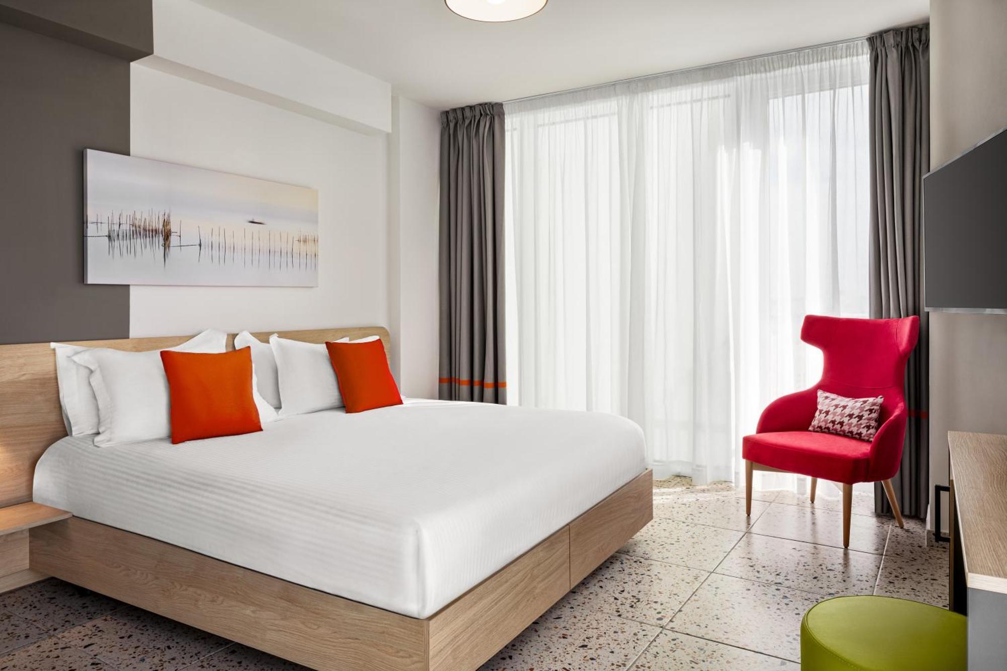 Quadro Hotel, Trademark Collection By Wyndham Saint Julian's Екстериор снимка