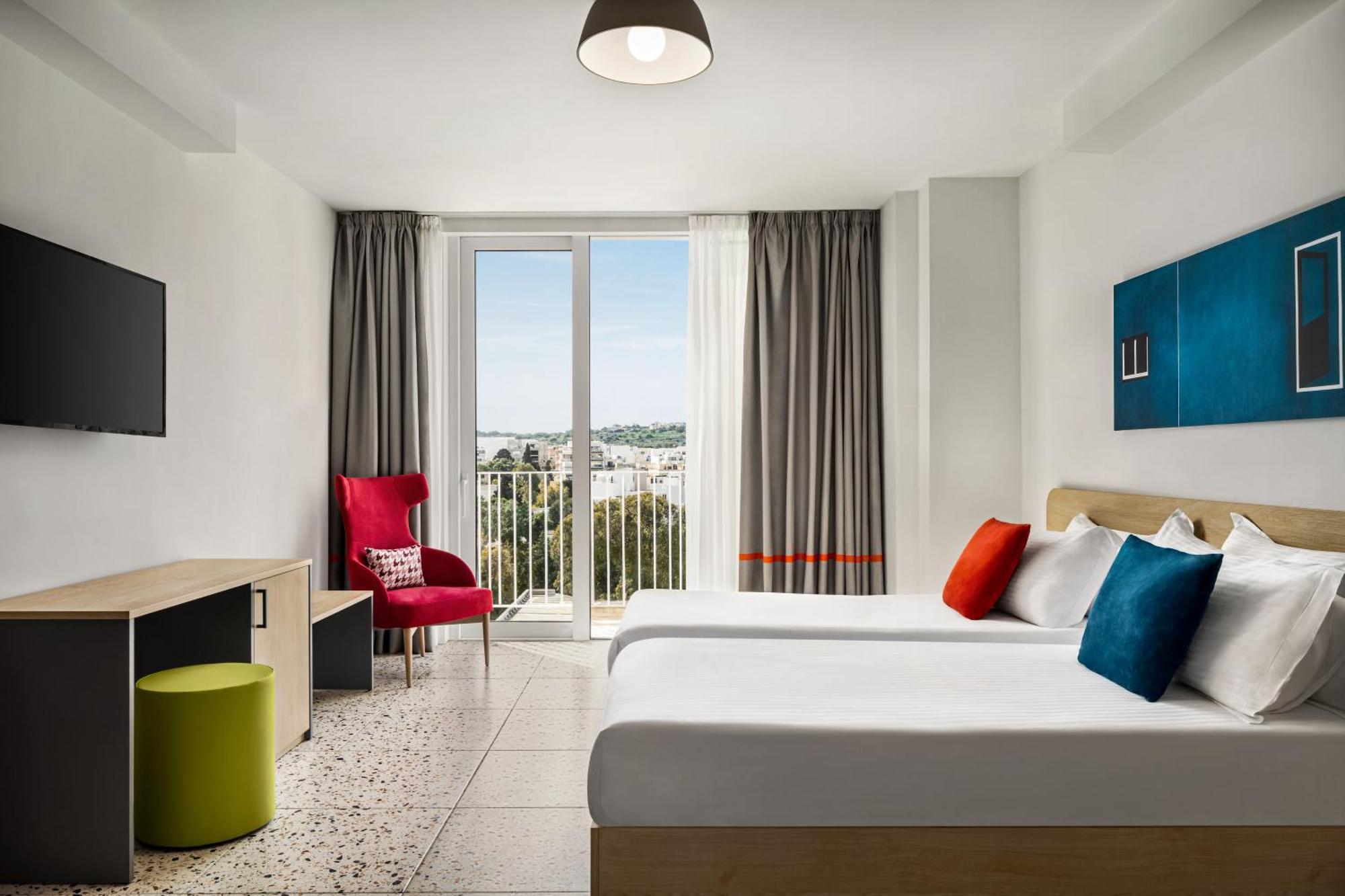 Quadro Hotel, Trademark Collection By Wyndham Saint Julian's Екстериор снимка