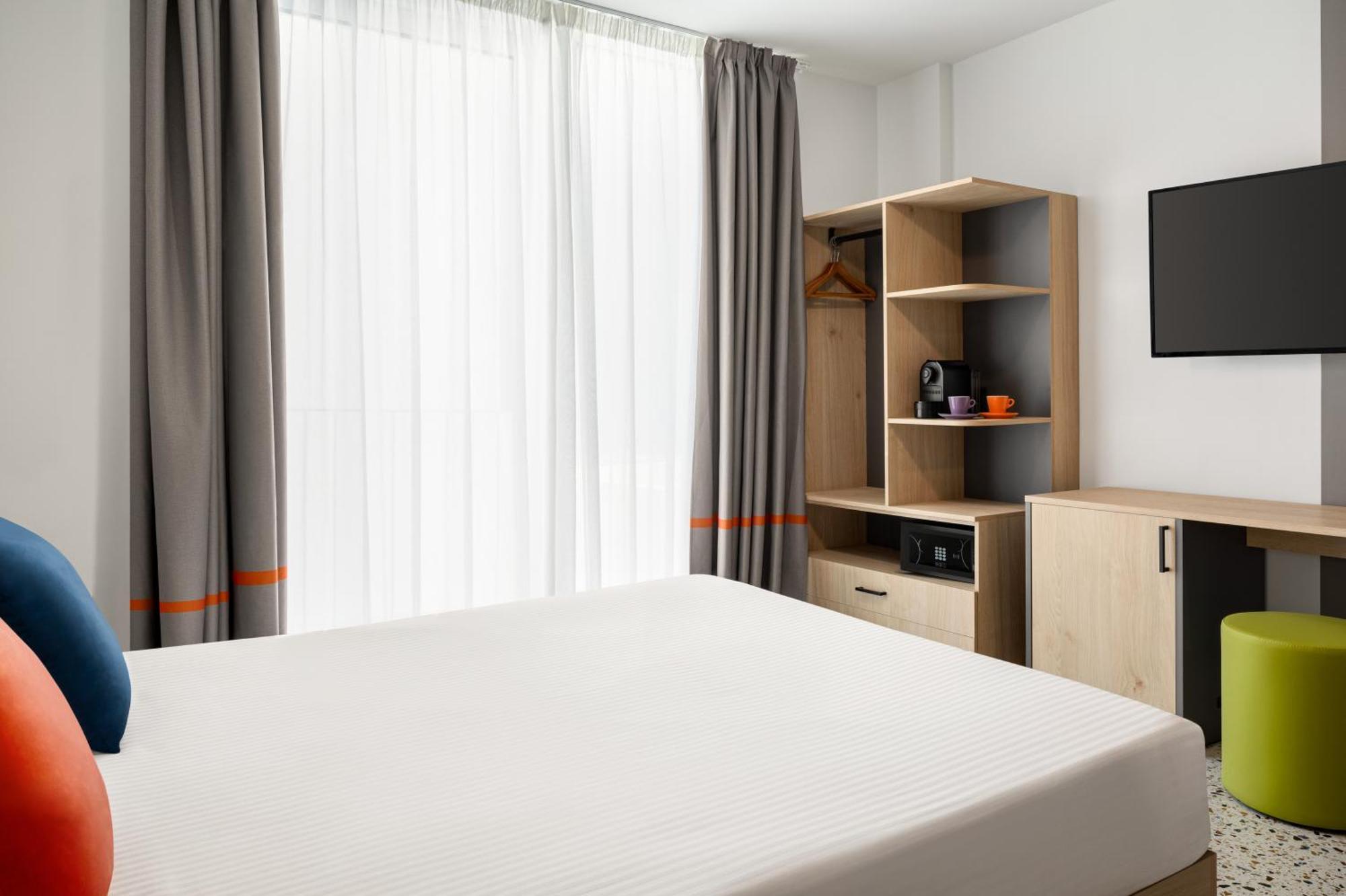 Quadro Hotel, Trademark Collection By Wyndham Saint Julian's Екстериор снимка