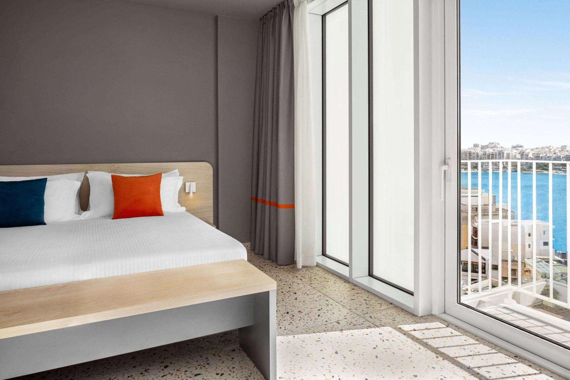 Quadro Hotel, Trademark Collection By Wyndham Saint Julian's Екстериор снимка