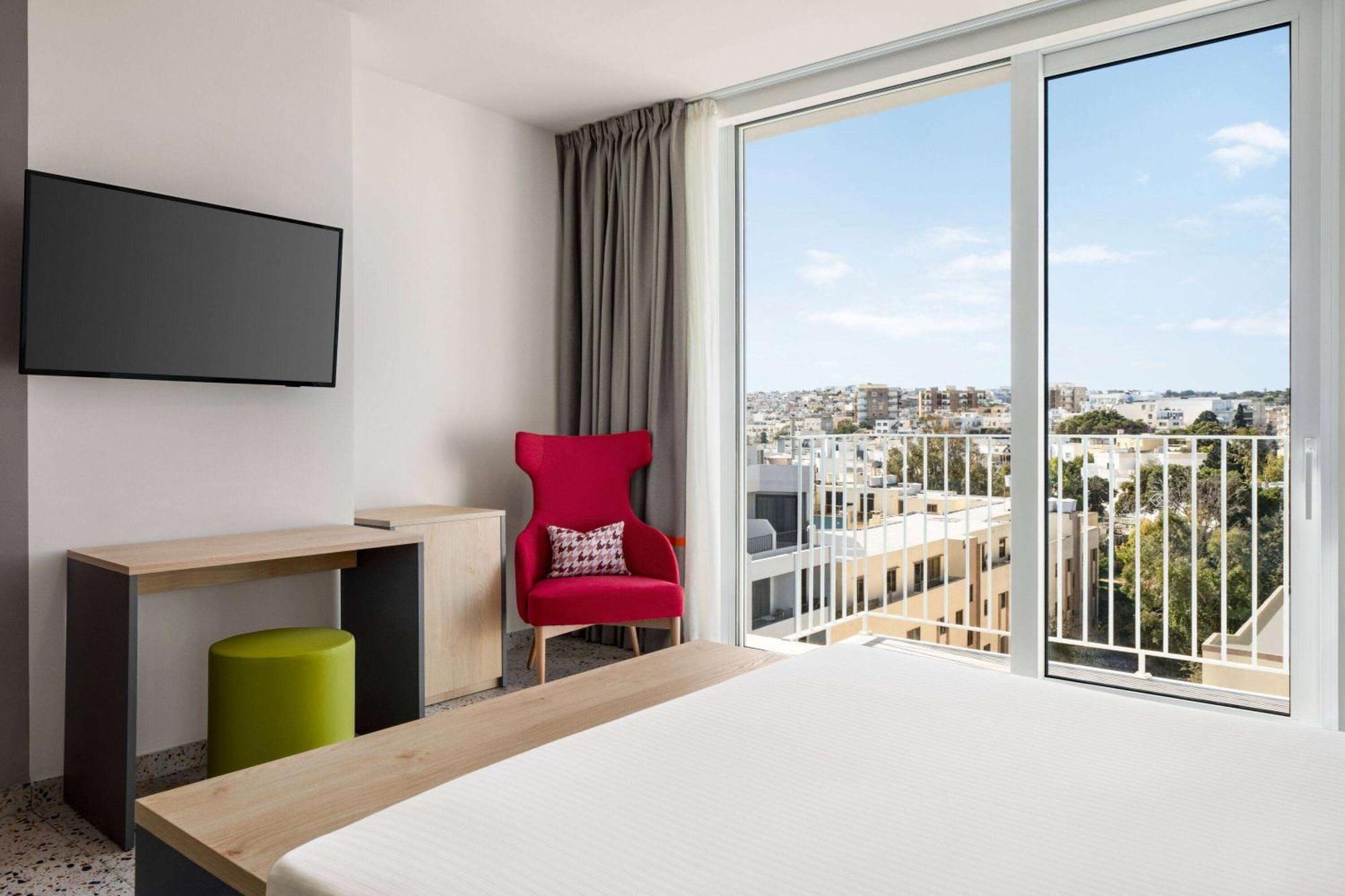 Quadro Hotel, Trademark Collection By Wyndham Saint Julian's Екстериор снимка