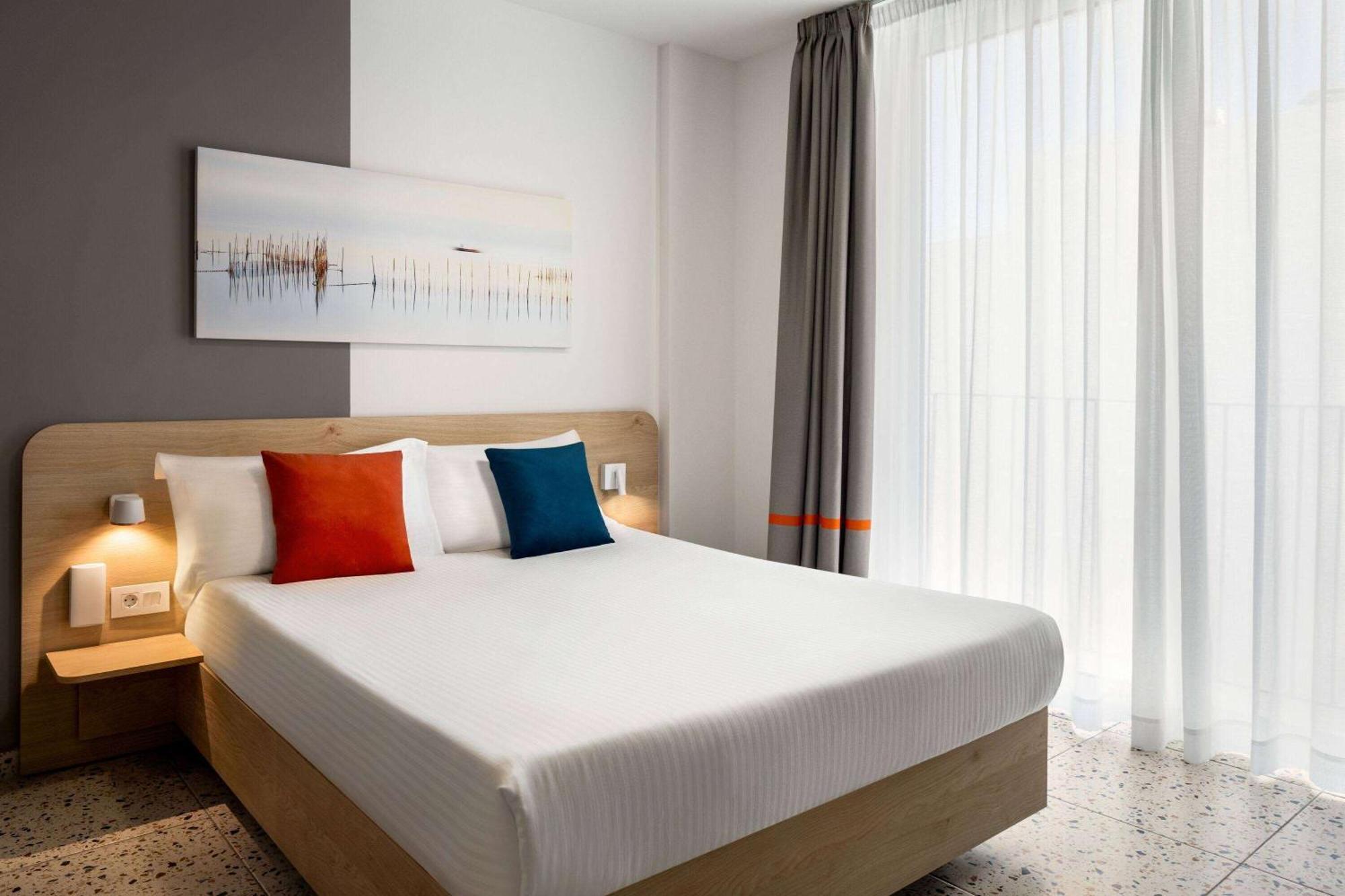 Quadro Hotel, Trademark Collection By Wyndham Saint Julian's Екстериор снимка
