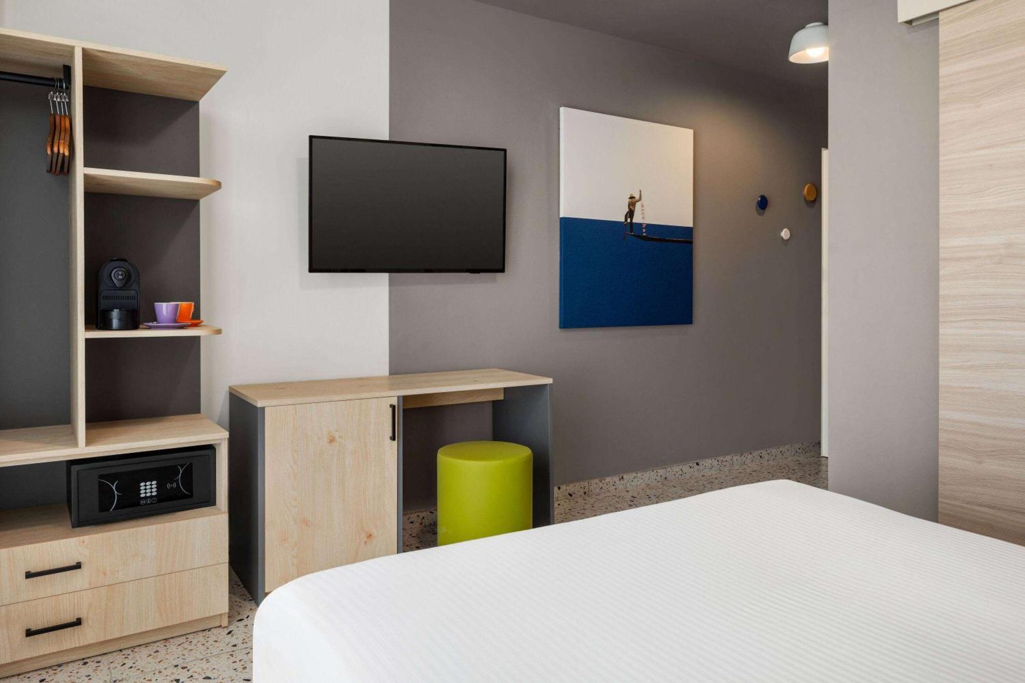 Quadro Hotel, Trademark Collection By Wyndham Saint Julian's Екстериор снимка