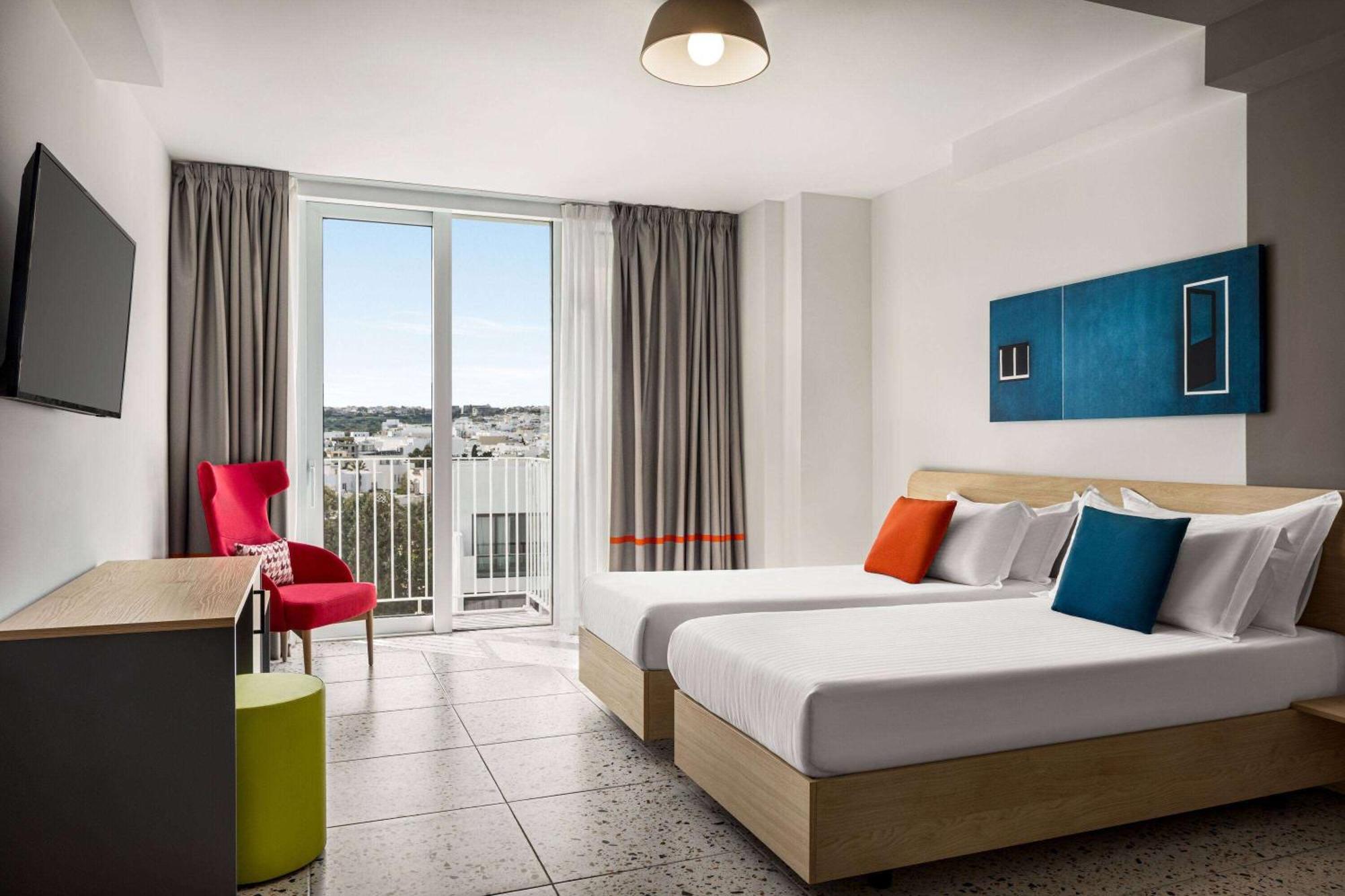 Quadro Hotel, Trademark Collection By Wyndham Saint Julian's Екстериор снимка