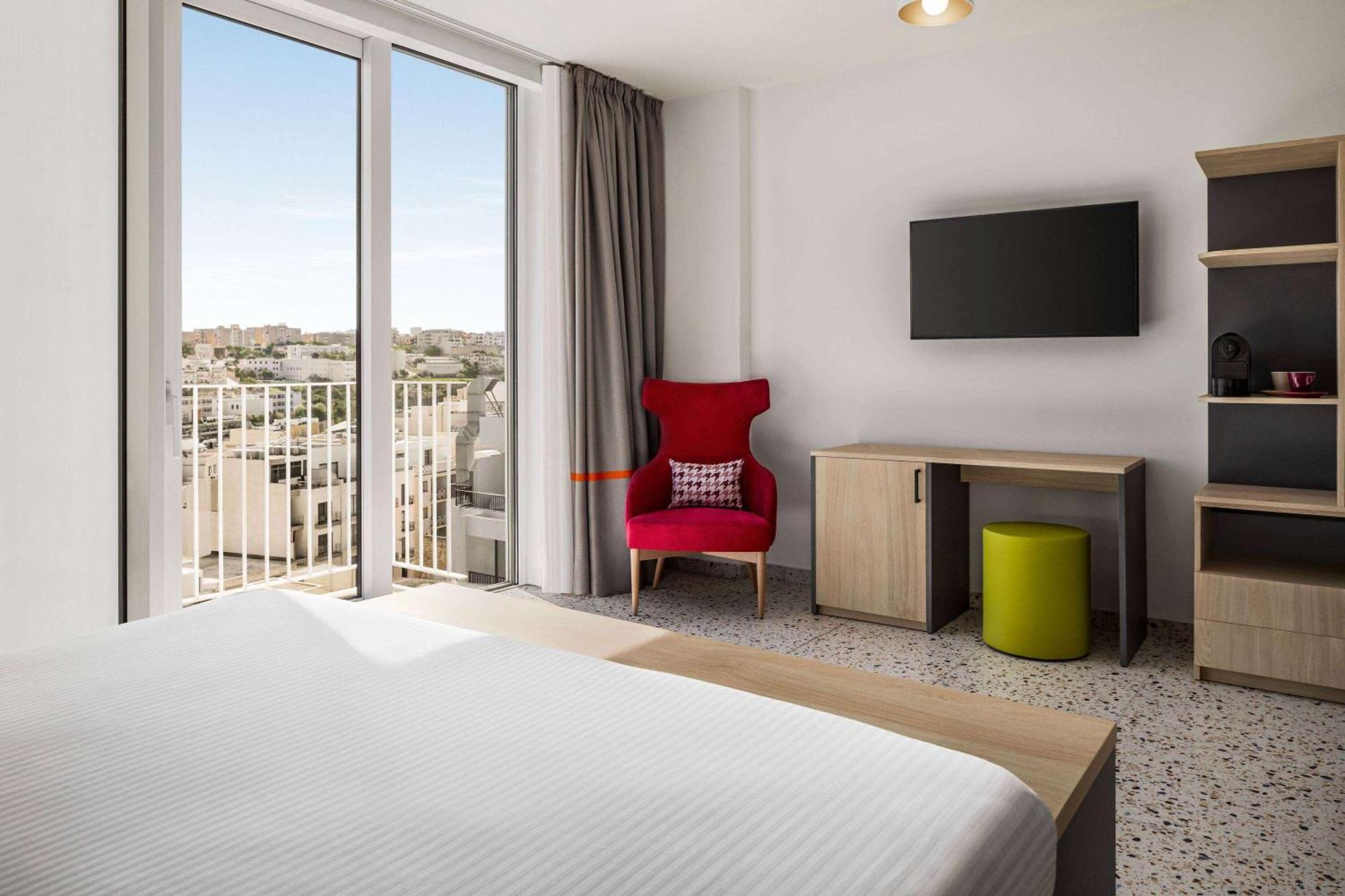 Quadro Hotel, Trademark Collection By Wyndham Saint Julian's Екстериор снимка