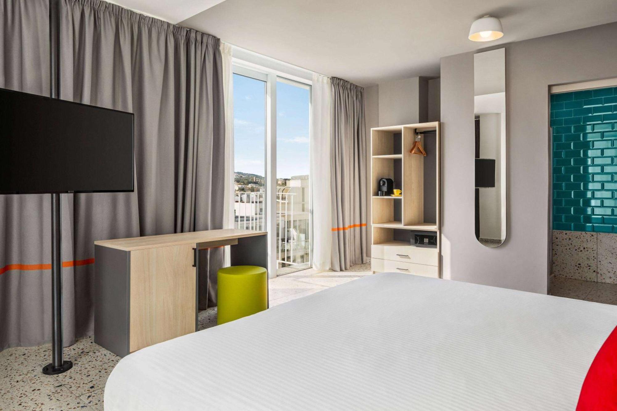 Quadro Hotel, Trademark Collection By Wyndham Saint Julian's Екстериор снимка