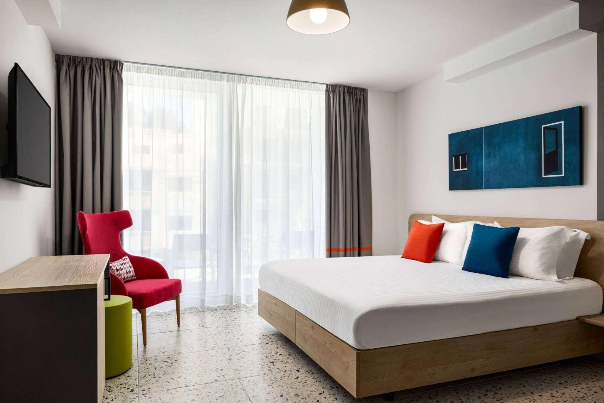 Quadro Hotel, Trademark Collection By Wyndham Saint Julian's Екстериор снимка